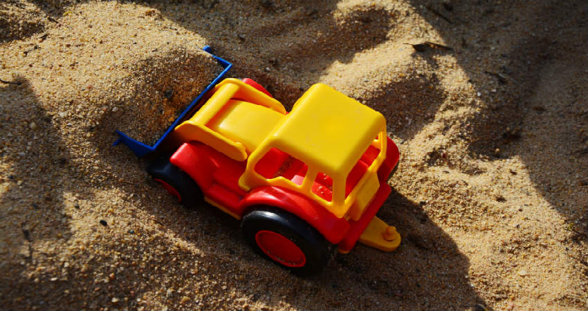 find legetøj til sjov i sandkasse